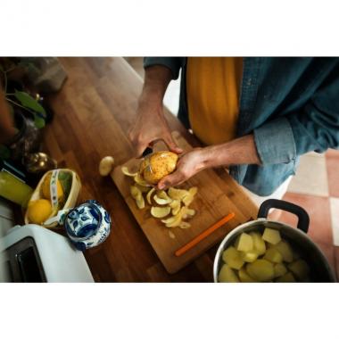 Fiskars Кухонний ніж для овочів вигнутий Functional Form, 6,8см