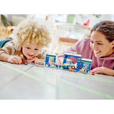 LEGO City Police Station Chase