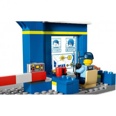 LEGO City Police Station Chase