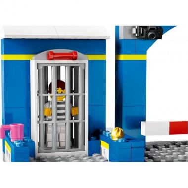 LEGO City Police Station Chase