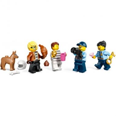 LEGO City Police Station Chase