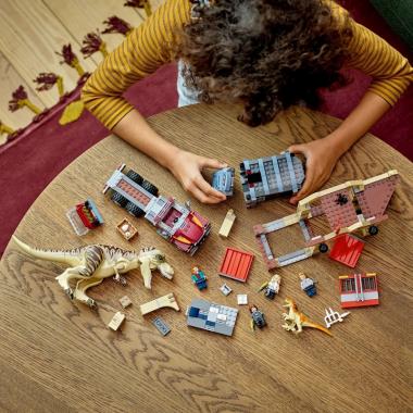 LEGO Конструктор Jurassic World Побег атроцираптора и тираннозавра