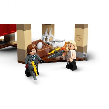 LEGO Конструктор Jurassic World Побег атроцираптора и тираннозавра