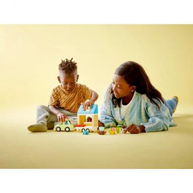 LEGO DUPLO Town Family House on Wheels
