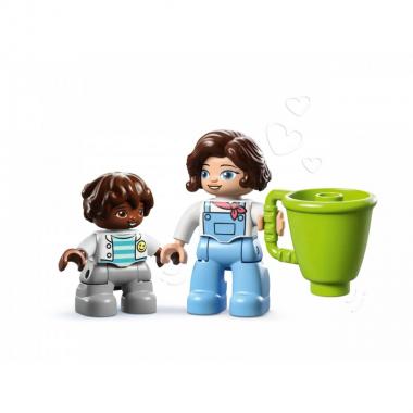 LEGO DUPLO Town Family House on Wheels