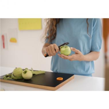 Fiskars FF Swivel blade peeler
