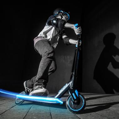 NEON Viper Scooter[N100828]