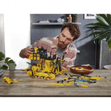 LEGO Конструктор Technic Бульдозер Cat D11 на пульте управления 42131