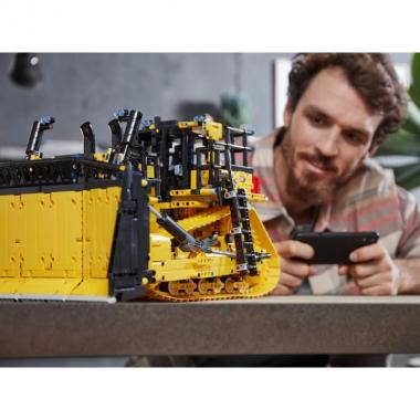 LEGO Конструктор Technic Бульдозер Cat D11 на пульте управления 42131