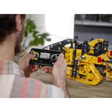 LEGO Конструктор Technic Бульдозер Cat D11 на пульте управления 42131