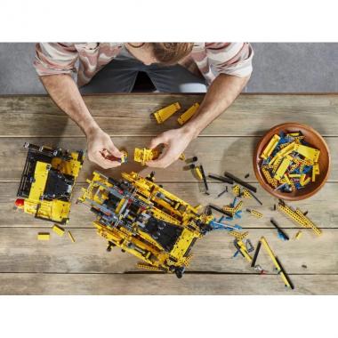 LEGO Конструктор Technic Бульдозер Cat D11 на пульте управления 42131
