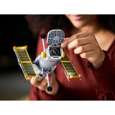 LEGO Конструктор Icons NASA: Космический шаттл Дискавери