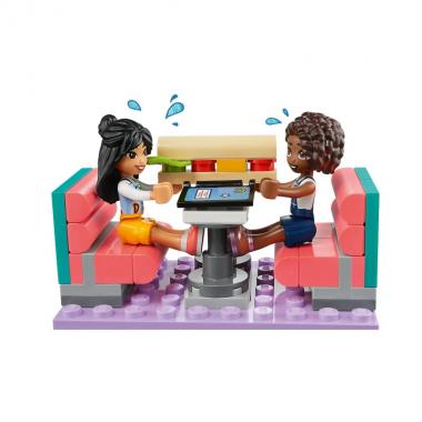 LEGO Конструктор Friends Хартлейк Сити: ресторанчик в центре города