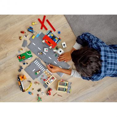 LEGO City Town Center