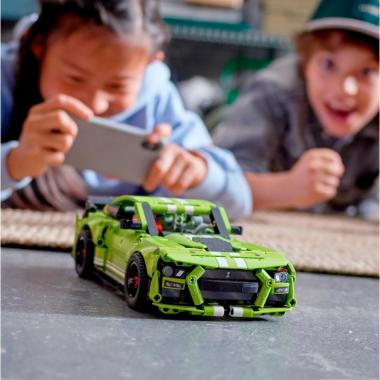LEGO Techni Ford Mustang Shelby GT500