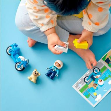 LEGO Конструктор DUPLO Town Поліцейський мотоцикл 10967